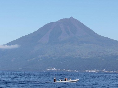 Speed-Boot vor Pico (Foto: Frank Blache)